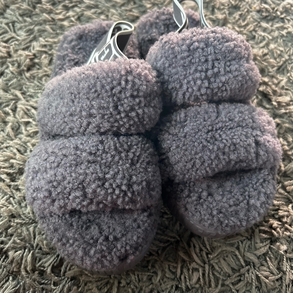 UGG Charcoal Fluffy Slippers 5/6 Shoe Sz - Picture 2 of 5